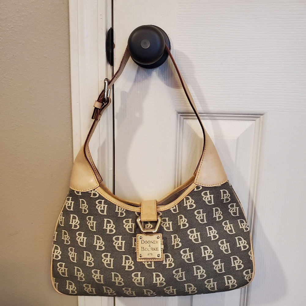 EUC!! Gorgeous Color Dooney!!